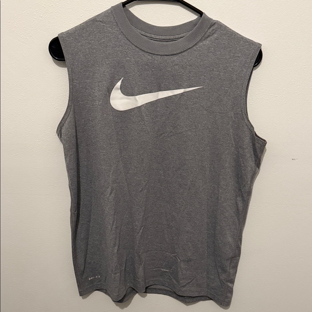 Nike muscle tank youth XL